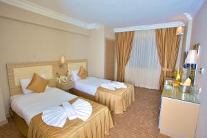 Кровать или кровати в номере Laleli Emin Hotel