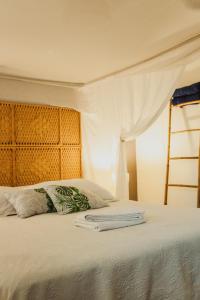 a bedroom with a bed with a wooden headboard and a ladder at Havre de paix à Fort de France in Fort-de-France