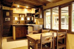 Køkken eller tekøkken på Cabañas Recanto + 26 billeder