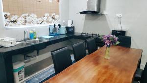 Nhà bếp/bếp nhỏ tại Ipoh Urban Retreat 20PAX 5 Room Holiday Villa by City Home Empire +33 ảnh