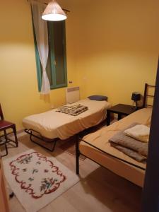 Lova arba lovos apgyvendinimo įstaigoje Gîte Groupe La Farigoule à Siguer