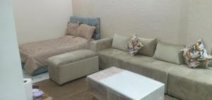 a living room with a couch and a bed at Studio Zenith in Casablanca