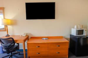 Et tv og/eller underholdning på Sportsman's Inn Plymouth 252-793-3095