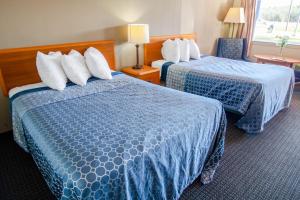 En eller flere senge i et værelse på Sportsman's Inn Plymouth 252-793-3095