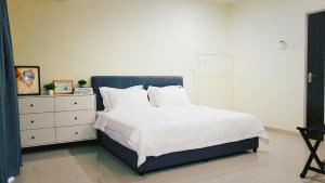 Giường trong phòng chung tại Ipoh Urban Retreat 20PAX 5 Room Holiday Villa by City Home Empire