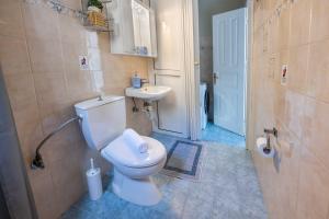 Koupelna v ubytování Villa Estia + 33 fotografií