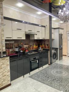 Una cocina o kitchenette en Maftuna Guest Apartment 3