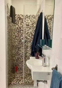 O baie la Apartamento Burgo "Tanoeiros" +27 fotografii