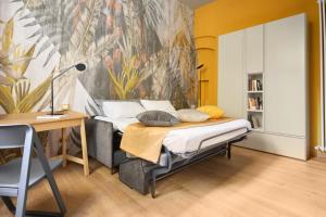 A bed or beds in a room at Central and Comfy Apartment free Netflix and Disney plus