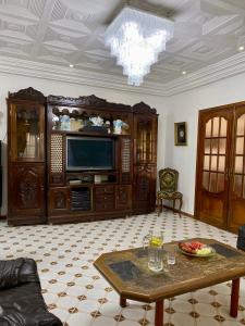 a living room with a tv and a coffee table at Slama in Nabeul
