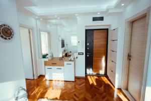 Kuchyň nebo kuchyňský kout v ubytování Apartman Milos, privatan parking