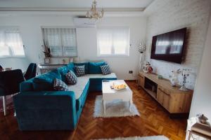 Posezení v ubytování Apartman Milos, privatan parking