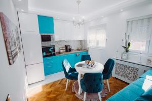 Kuchyň nebo kuchyňský kout v ubytování Apartman Milos, privatan parking
