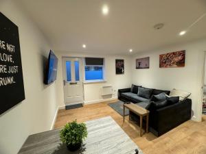 a living room with a couch and a table at LT Apartment 52 - Free Street Parking in Leicester
