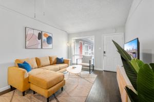 a living room with a couch and a table at Prime SoLa Chic 1BR King Bed Suites with Laundry, Desk, Kitchen in Austin