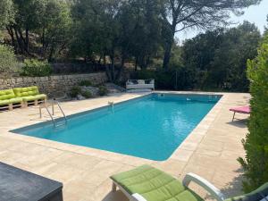 Πισίνα στο ή κοντά στο LA BASTIDETTE PROVENçALE