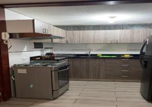 Kuhinja ili čajna kuhinja u objektu Miraflores Bliss: Tu Hogar en el Corazón de Perú