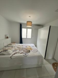 Ένα ή περισσότερα κρεβάτια σε δωμάτιο στο La villa des Lauriers