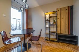 a living room with a table and chairs at Apartman Nika in Pirot