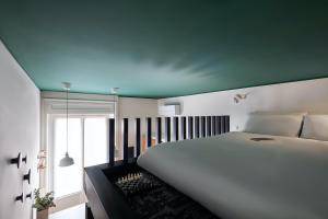 Ένα ή περισσότερα κρεβάτια σε δωμάτιο στο Design Suite in the Heart of Porta Venezia