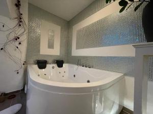 Ένα μπάνιο στο Escape Private SPA II