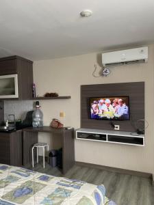 TV a/nebo společenská místnost v ubytování ICON ROOMS