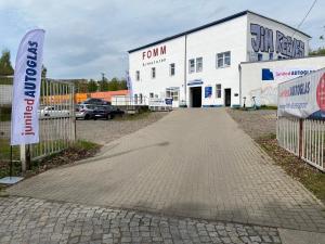 a white building with a gate in front of it at Apartment - Gästewohnung - Unterkunft Monteure in Chemnitz