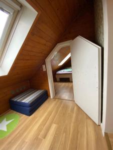 a room with a mattress and a refrigerator in a attic at Haus Ostend Ganzes Ferienhaus mit Garten ideal für zwei Erwachsene und zwei Kinder in Espelkamp