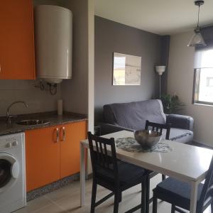 Kuchyň nebo kuchyňský kout v ubytování Céntrico apartamento en Corrubedo