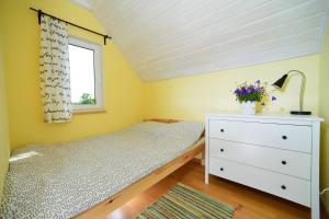 Кровать или кровати в номере Adamówka