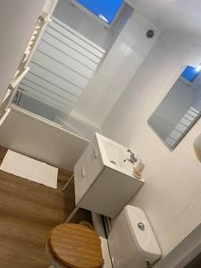 a bathroom with a toilet and a sink at Appartement chaleureux pour 4 in Corbeil-Essonnes