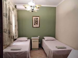 Llit o llits en una habitació de Spacious apartment in Marsalforn, Gozo
