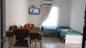 a living room with a table and a bed and a dining room at Naturaleza Termal in Chajarí