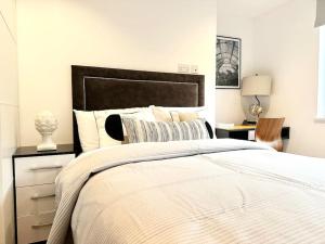 Modern 2 Bedroom apartment in Central London 객실 침대