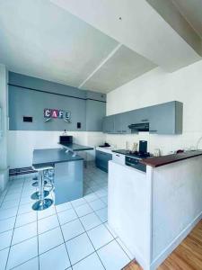 Una cocina o zona de cocina en Le 12 - Hyper centre, spacieux, industriel-