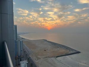 Ft 30f R2 SeaView Room at Beach with separate bath
