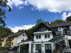 Budova, kde se apartmán nachází + 13 fotografií