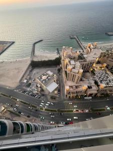 Ft 30f R2 SeaView Room at Beach with separate bath