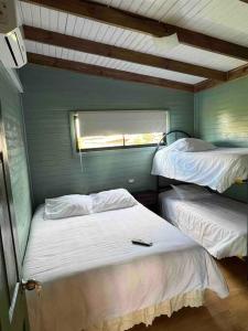 En eller flere senge i et værelse på Espectacular Tiny House,terraza,Aire acondicionado