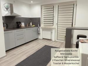 A kitchen or kitchenette at Schuhpartment am Pfälzer Wald nähe Outlet Center Zweibrücken