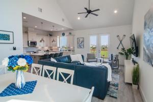 Area soggiorno di Galveston Beach House w Water Views & New Pool