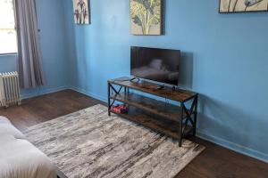 a living room with a tv and a coffee table at Spacious 2 bedrooms. Prime Location (entire place) in Los Angeles
