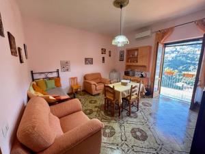 a living room with a couch and a table at La Casa di Luisa Alloggio Familiare 3 camere in Vico Equense