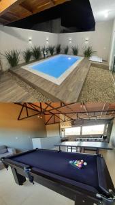 TRIPLEX COM SALÃO DE FESTAS À 1.3 KM DA PRAIA في بيساراس: طاولة بلياردو في غرفة مع مسبح