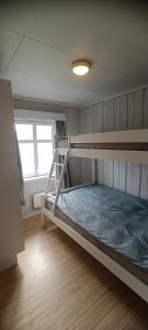 Двухъярусная кровать или двухъярусные кровати в номере Gauvik - Lyngdal