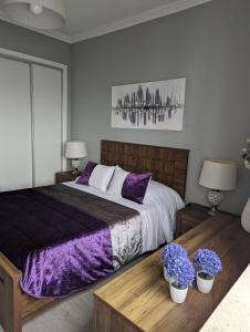 Ένα ή περισσότερα κρεβάτια σε δωμάτιο στο Waterfront 1 Bedroom suite 3 adults PDL