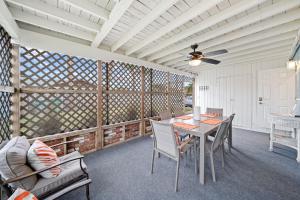 Un balcón o terraza en Midtown Cottage - In the heart of Cocoa Beach
