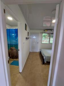 a small room with a bed and a window at Paradise Venao - Cañas in Cañas