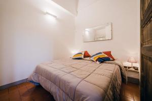 フィレンツェにあるIl salotto del Maestroのベッドルーム1室(枕2つ付)