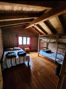 - une chambre avec 2 lits superposés dans l'établissement Cabaña Sasquatch, à Tapalpa